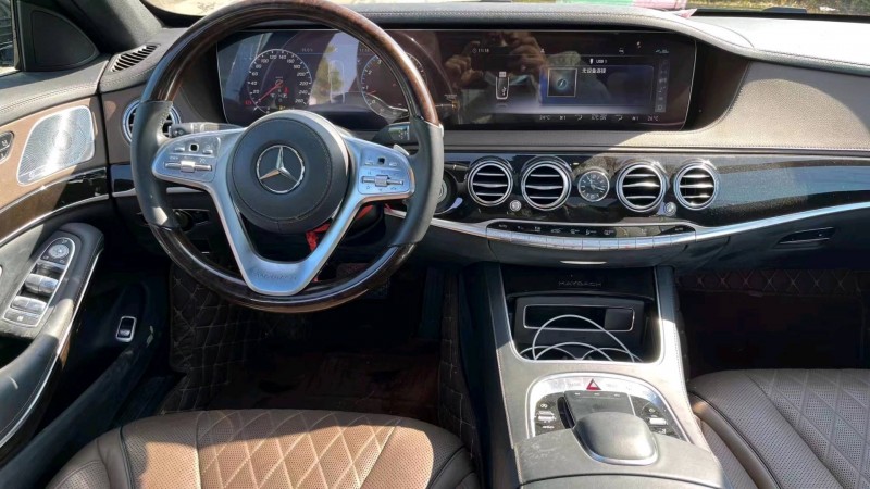 中山19年奔驰迈巴赫S级5