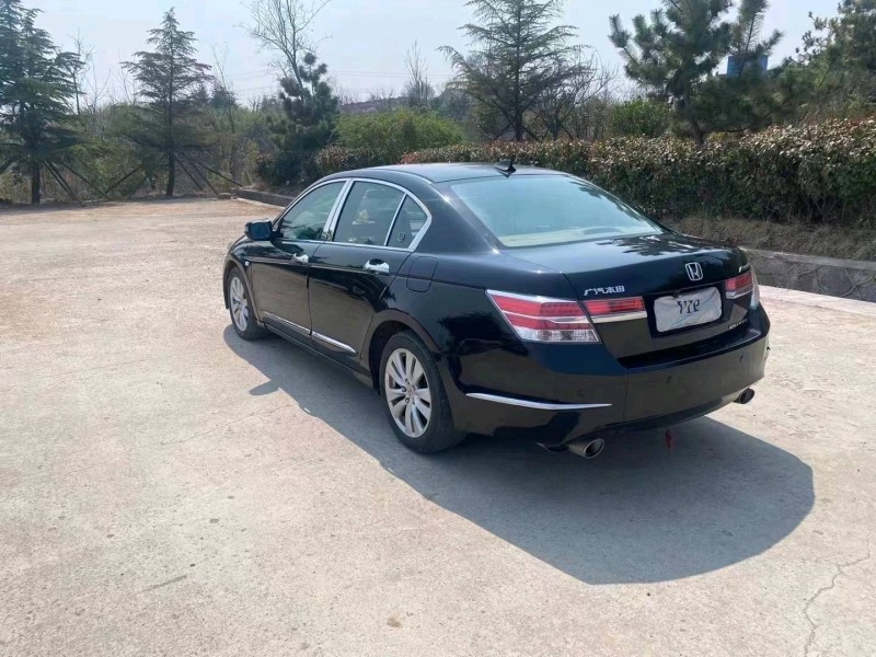 青岛13年本田雅阁5