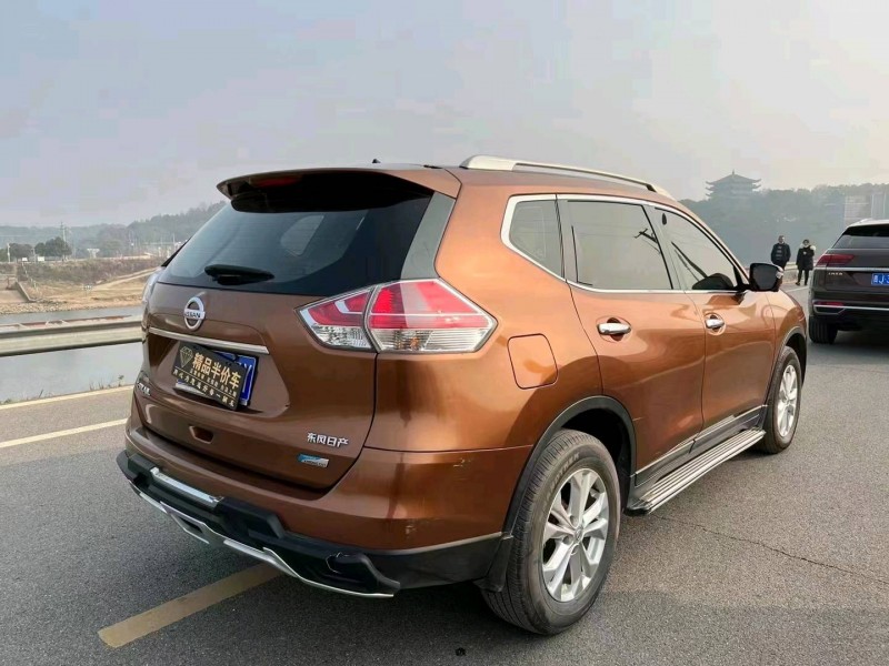 北京17年日产奇骏8