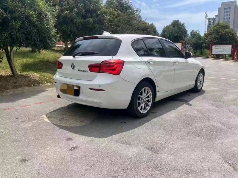 北京17年宝马1系7