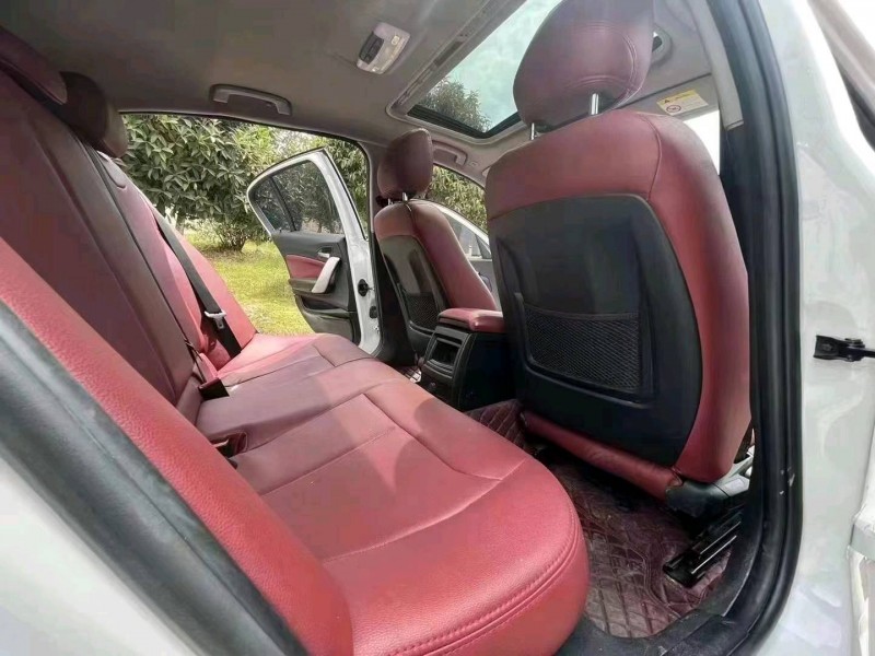 北京17年宝马1系8