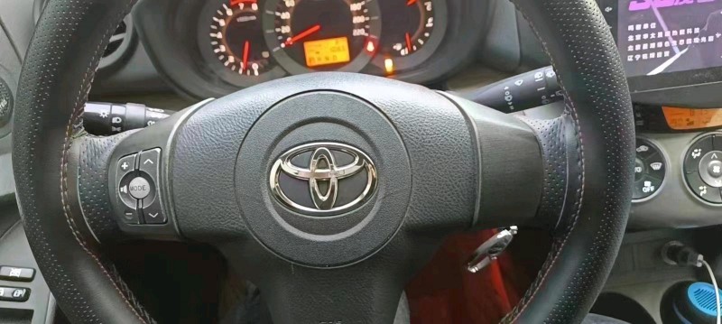 淮南13年豐田RAV42