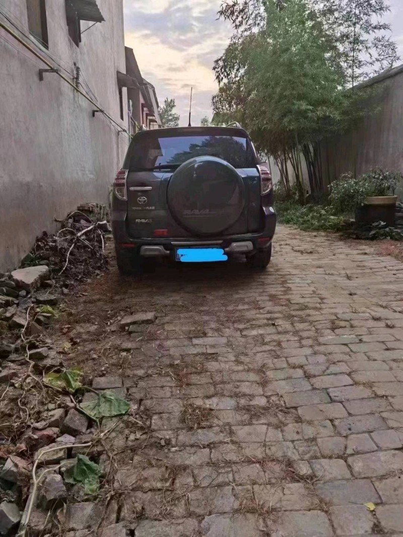 淮南13年豐田RAV41