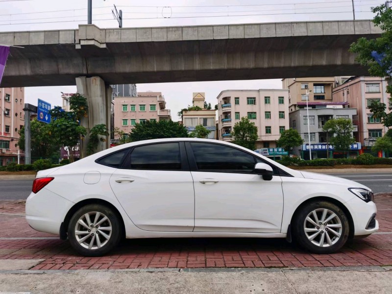 东莞18年别克威朗5