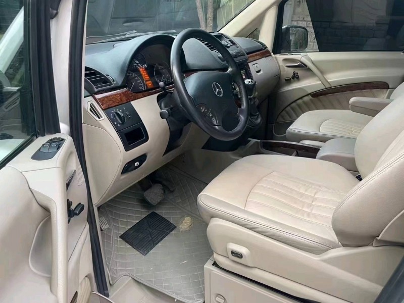 青岛12年奔驰唯雅诺3