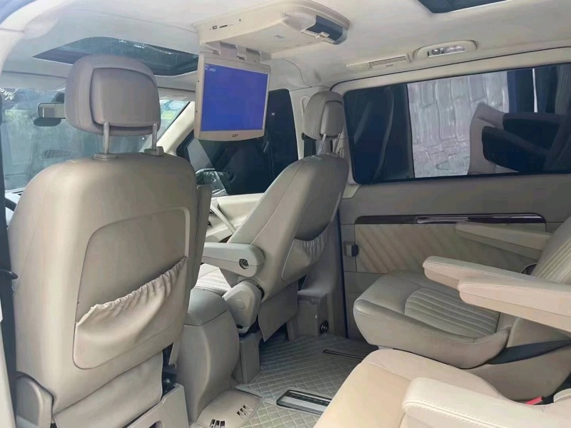 青岛12年奔驰唯雅诺6