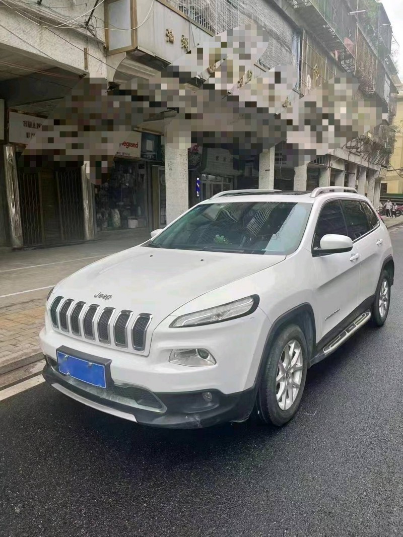 汕頭18年Jeep自由光7