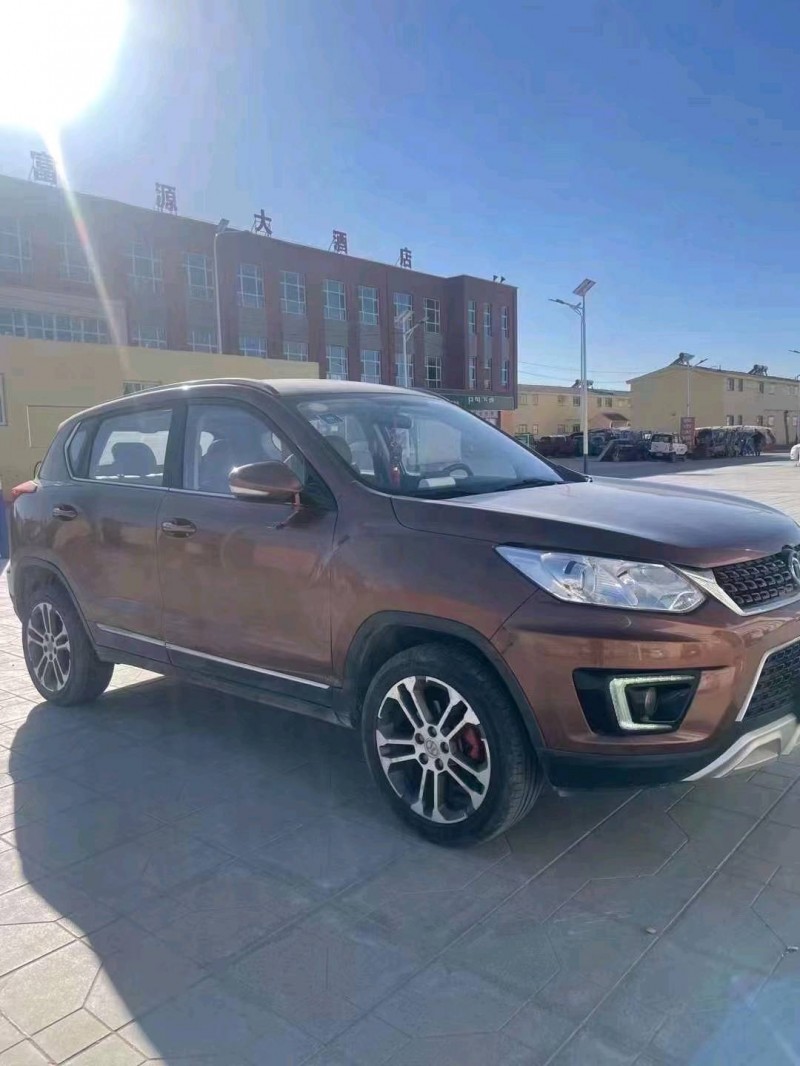 北京18年北汽绅宝X352