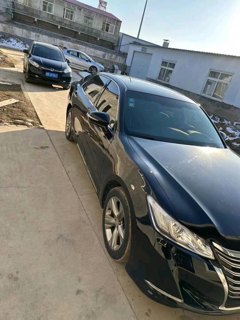 济南16年丰田皇冠2