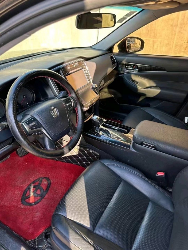 济南16年丰田皇冠3