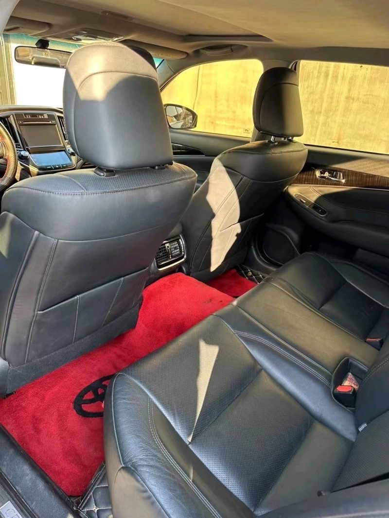 济南16年丰田皇冠4