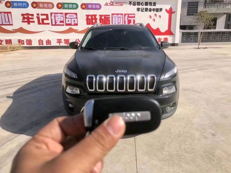 衡陽18年Jeep自由光1