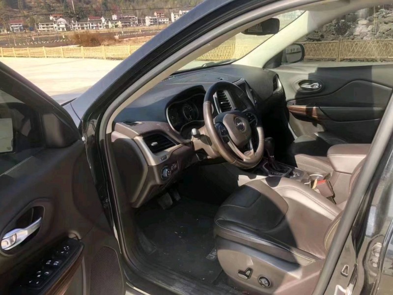 衡阳18年Jeep自由光4