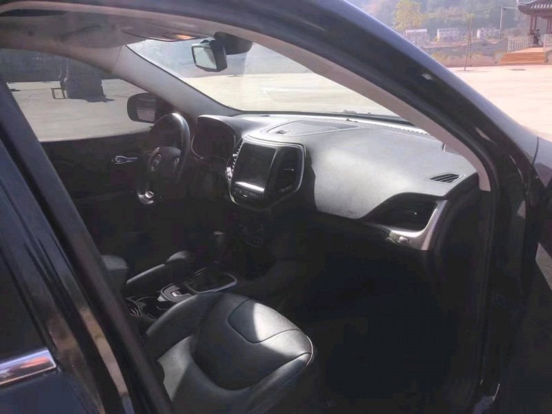 衡阳18年Jeep自由光3