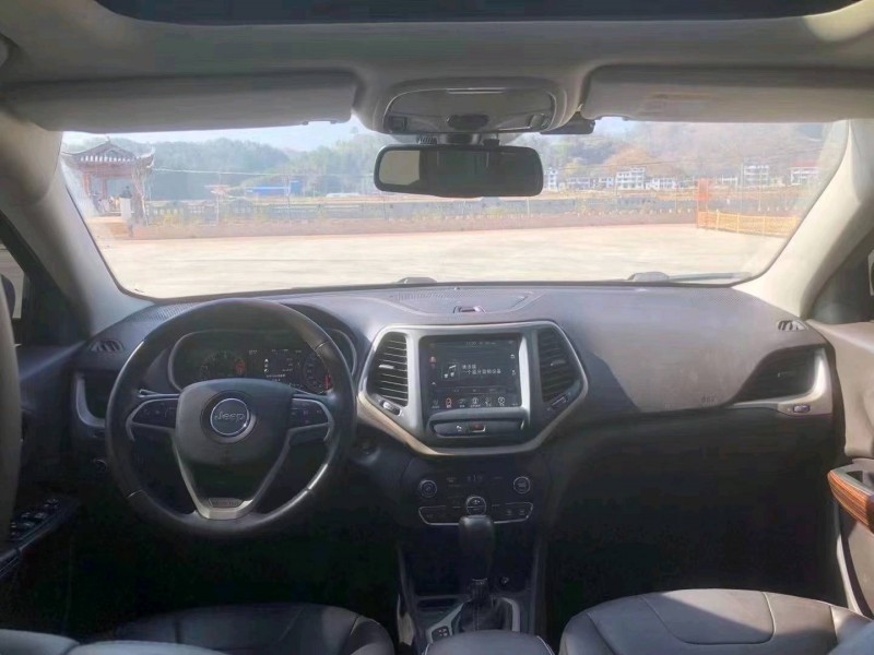 衡阳18年Jeep自由光5