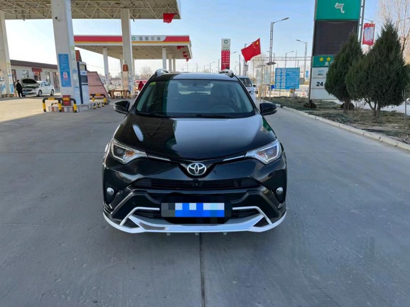 榆林17年丰田RAV4荣放1