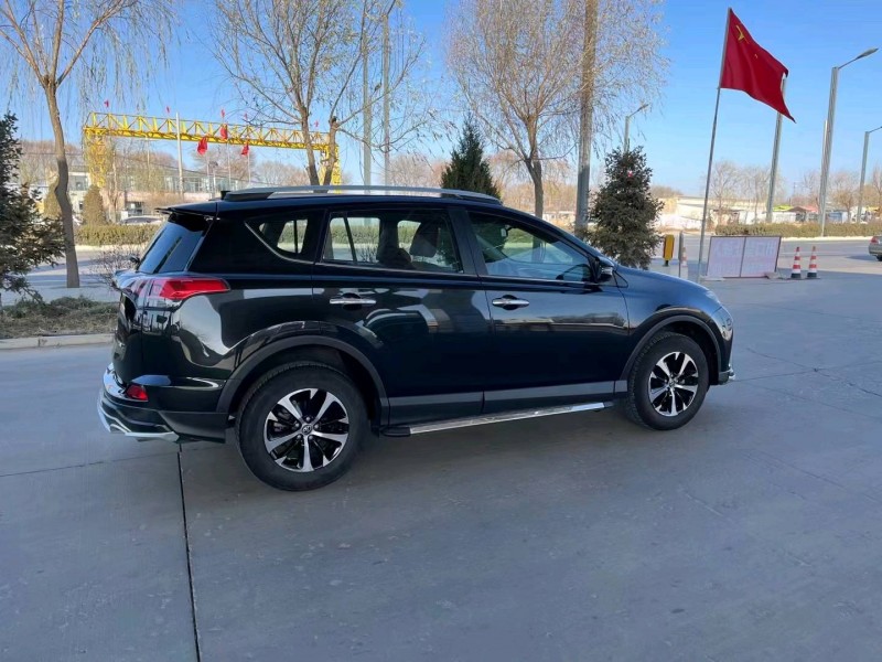 榆林17年丰田RAV4荣放8