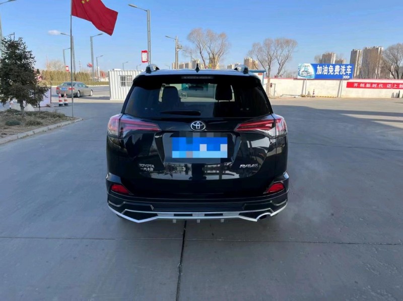 榆林17年丰田RAV4荣放9