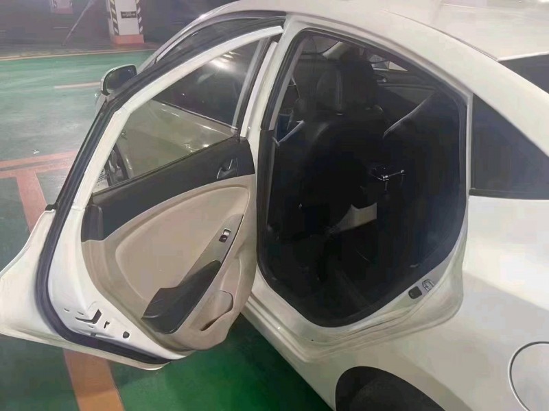 济南17年现代瑞纳2