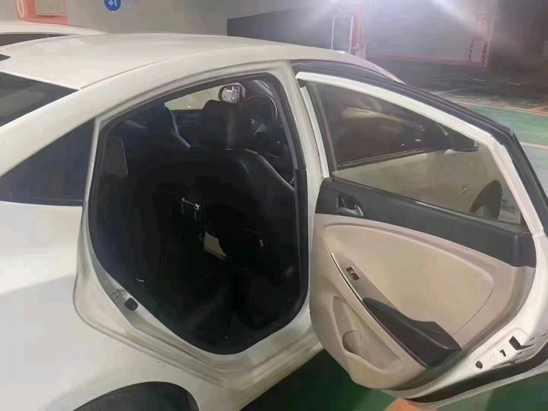 济南17年现代瑞纳7