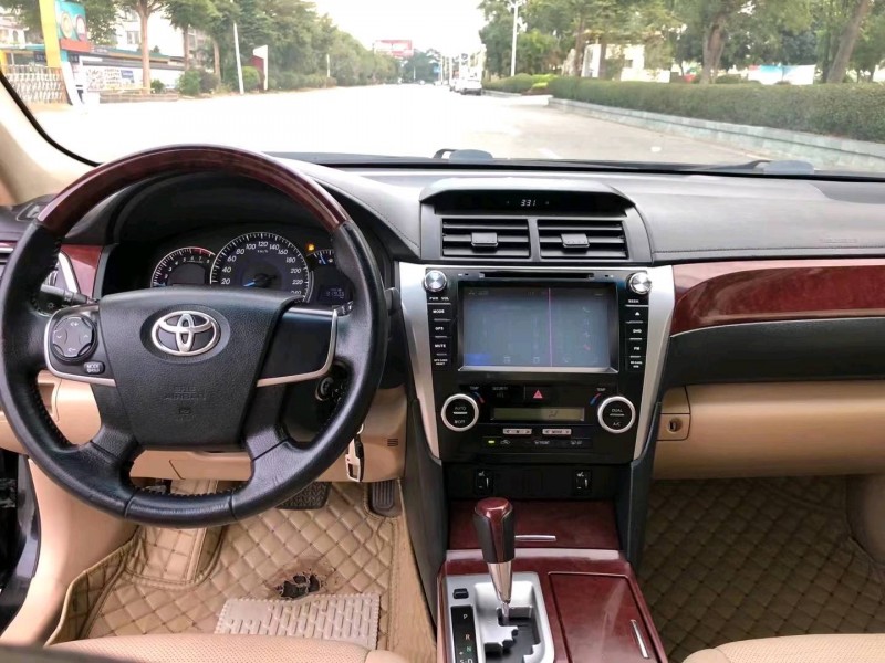 济南14年丰田凯美瑞3