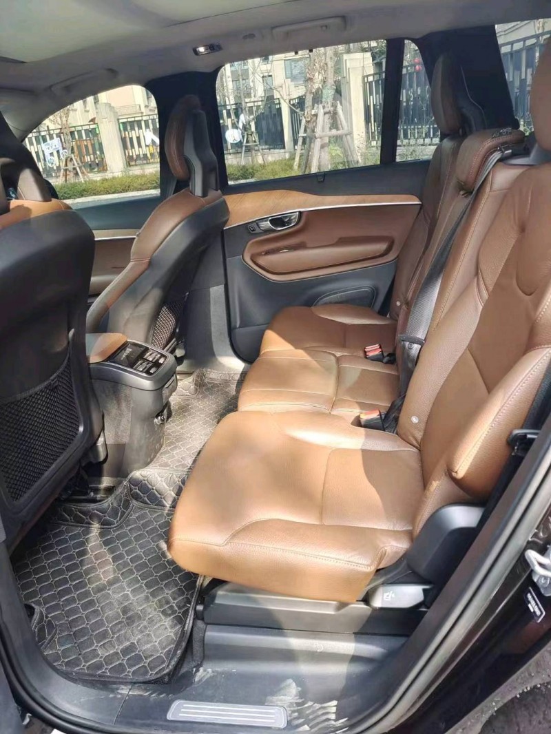重庆20年沃尔沃XC905