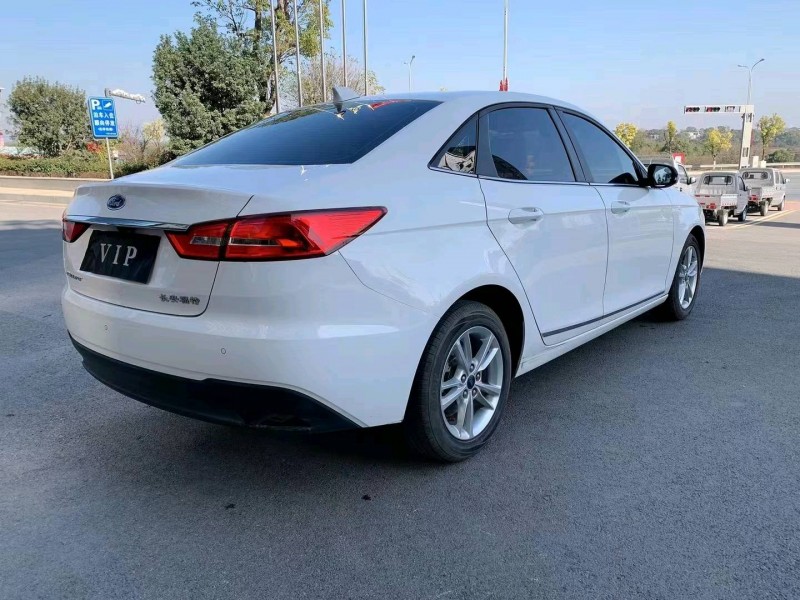 宜春21年福特福睿斯6