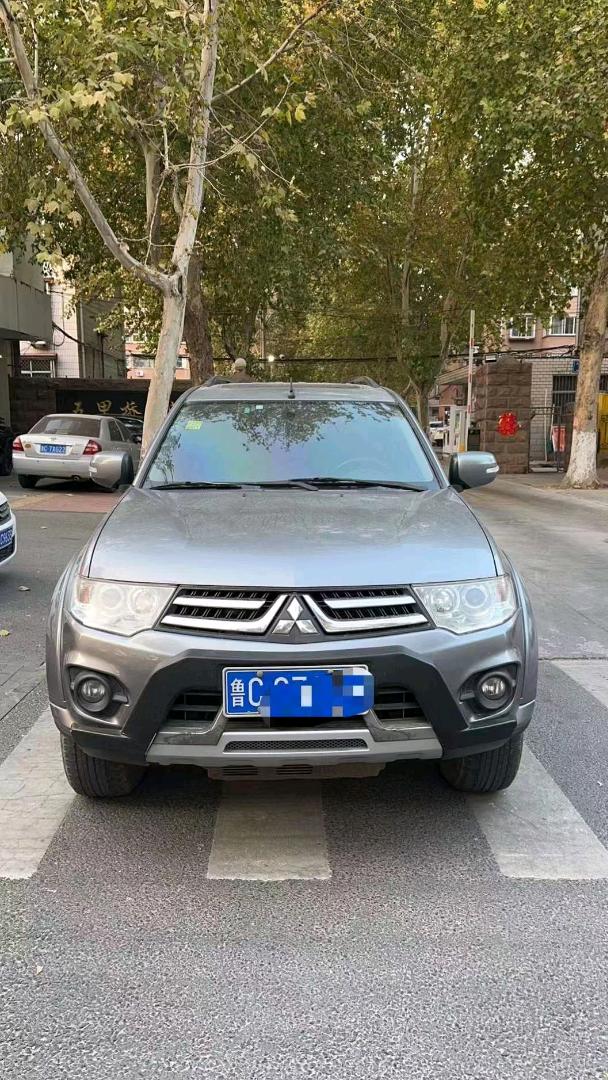 东营15年三菱帕杰罗1
