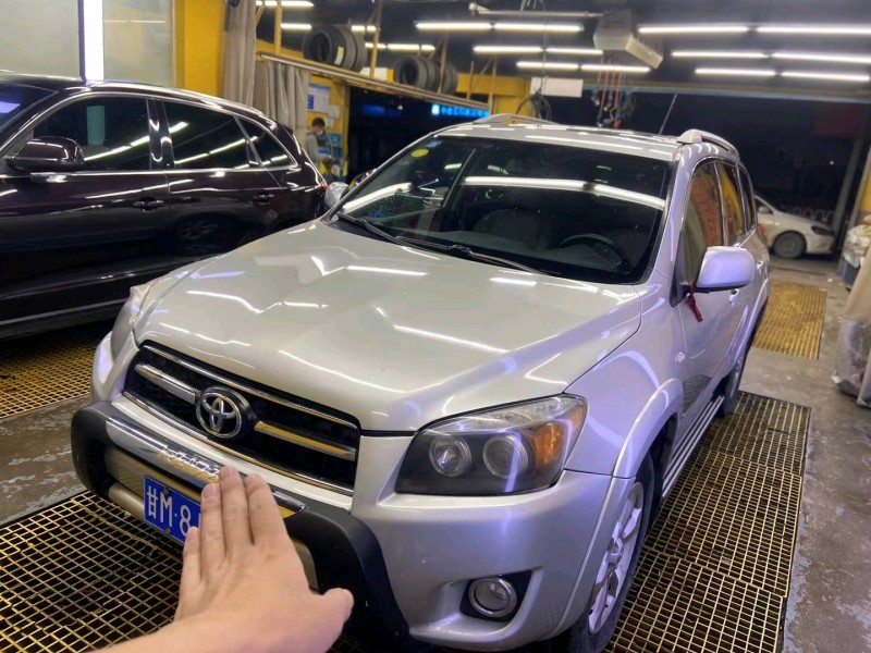 广州10年丰田RAV42