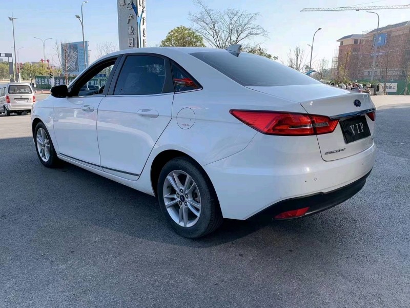 宜春21年福特福睿斯4