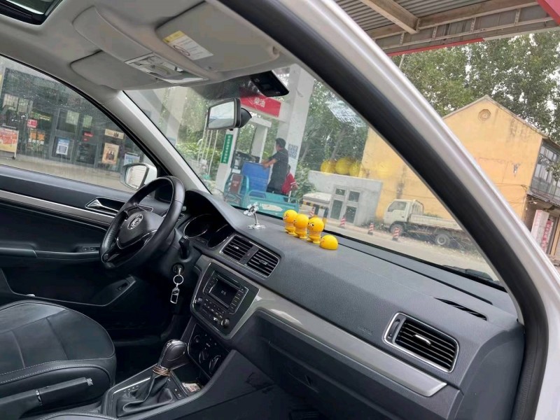 北京16年大众朗逸5