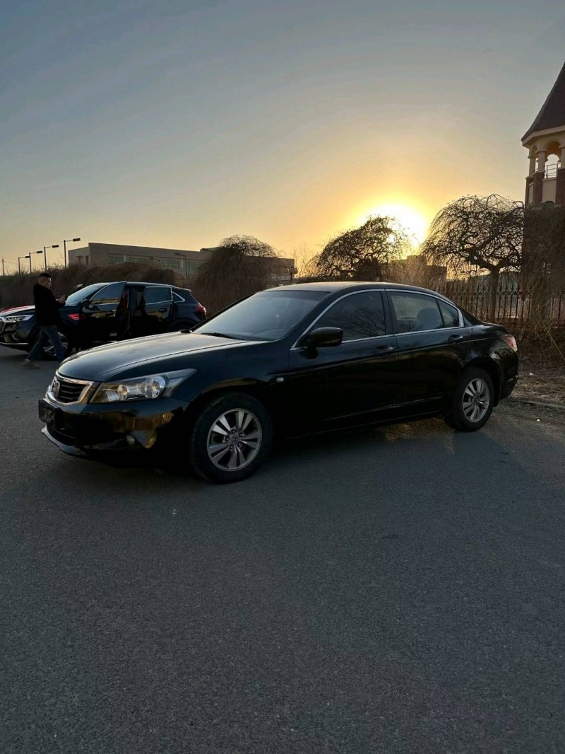 沈阳09年本田雅阁3