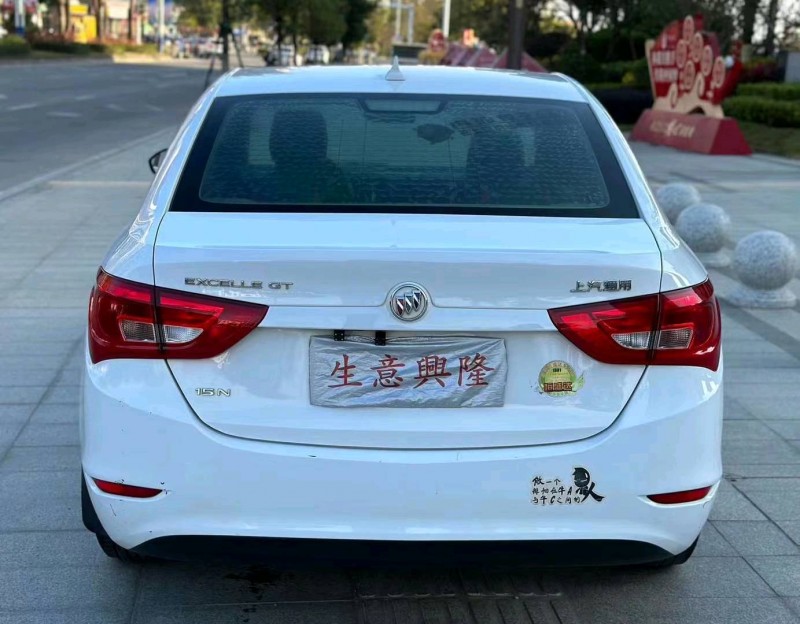 珠海17年别克英朗8