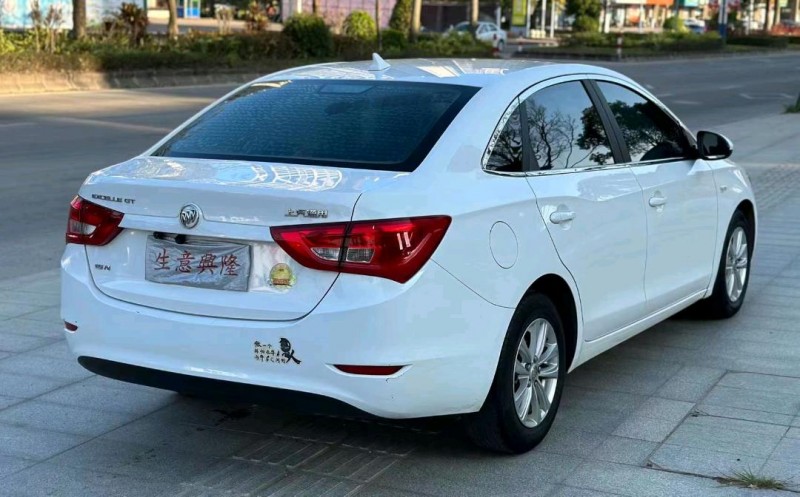 珠海17年别克英朗5