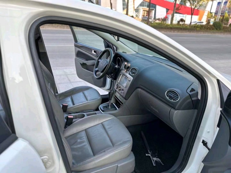 珠海12年福特福克斯4