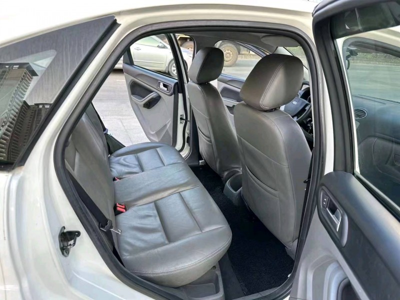 珠海12年福特福克斯8