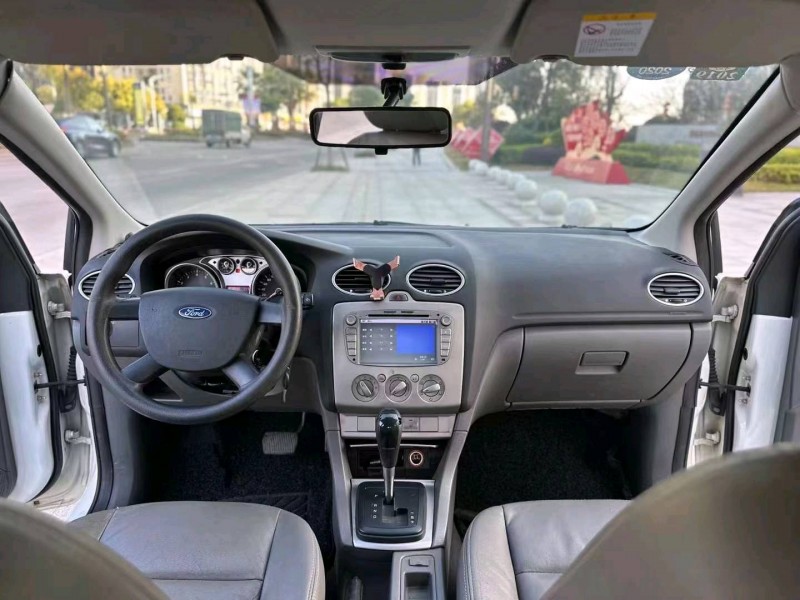 珠海12年福特福克斯7