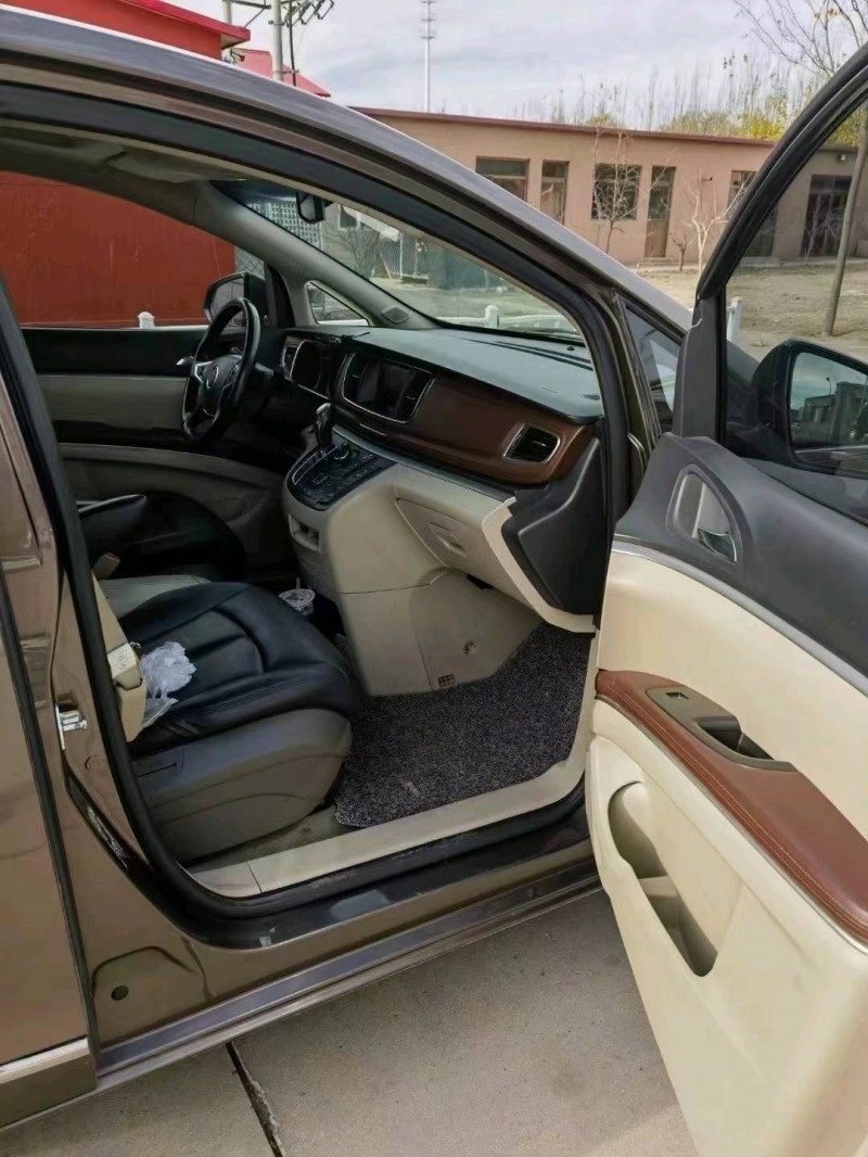 青岛18年别克GL84