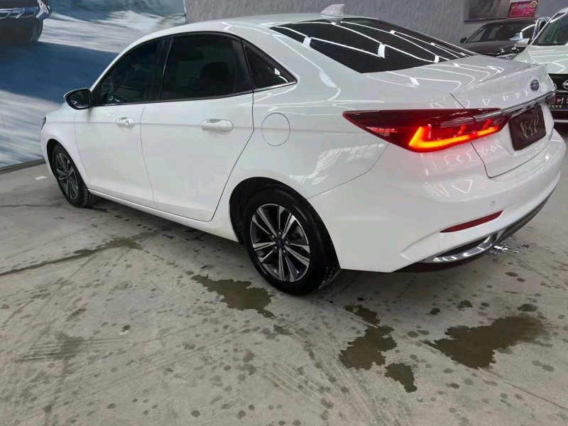 广州22年福特福睿斯7