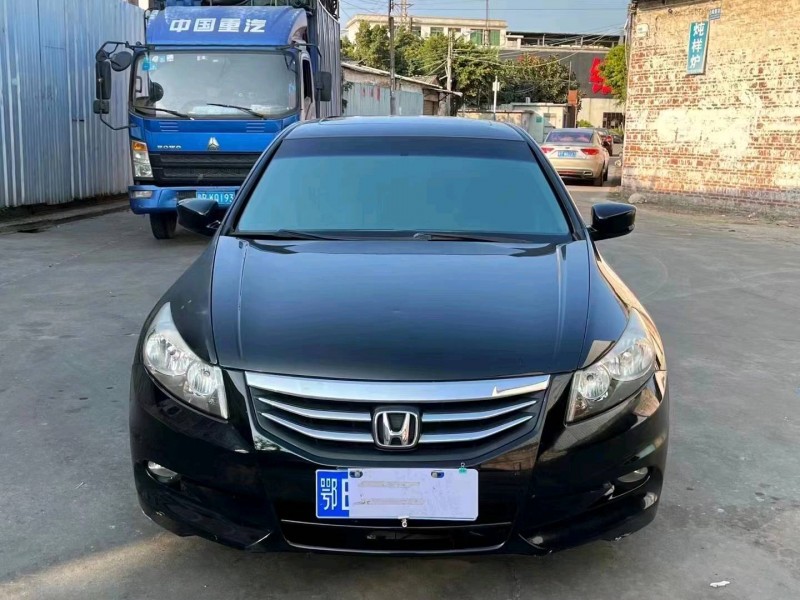 珠海12年本田雅阁9