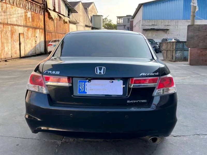 珠海12年本田雅阁8