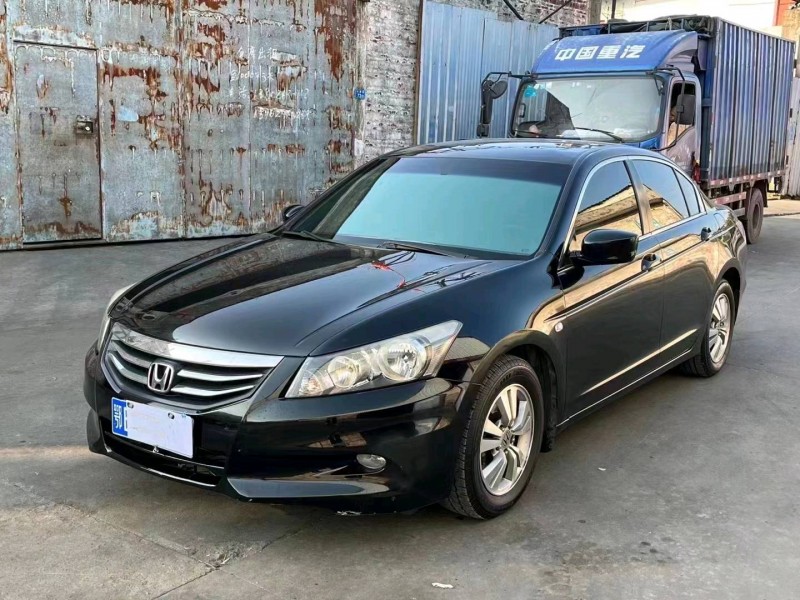 珠海12年本田雅阁7