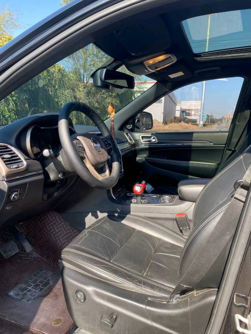 沈阳14年Jeep大切诺基9