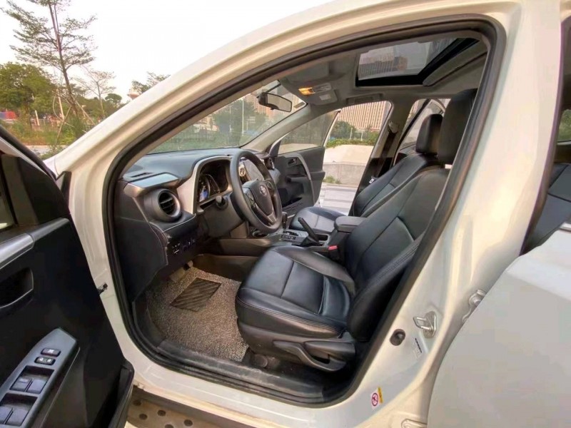 珠海17年丰田RAV44