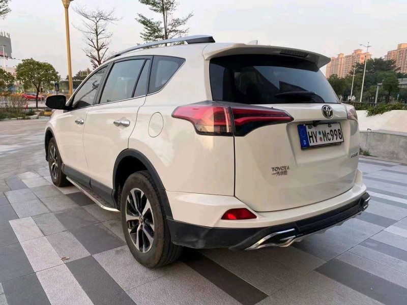 珠海17年丰田RAV46
