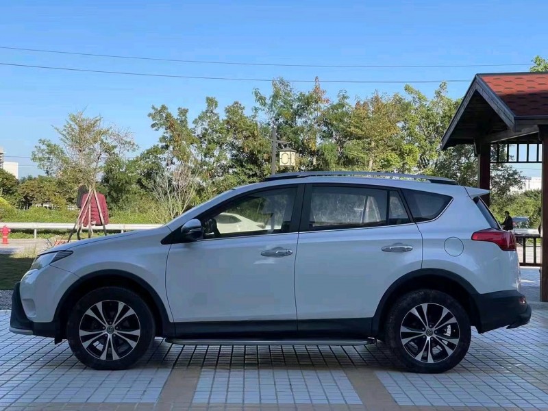 珠海16年丰田RAV49