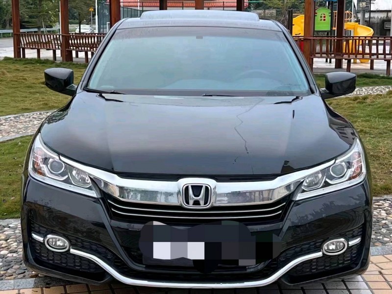 珠海16年本田雅阁1