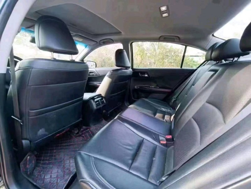 珠海17年本田雅阁7