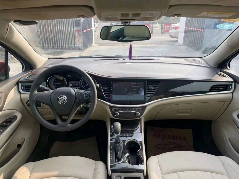 宜昌17年别克威朗8