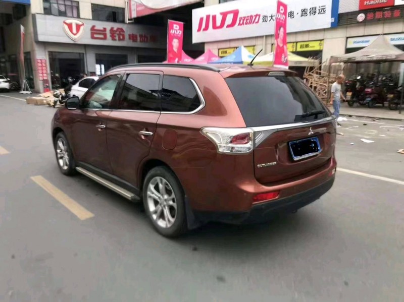 宜昌14年三菱欧蓝德4